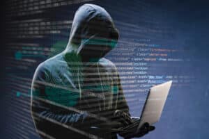 Hackeur devant son ordinateur