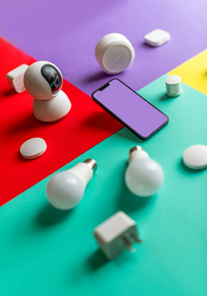 Objets connectés familiaux : comment protéger vos babyphones, caméras et jouets contre les piratages ?