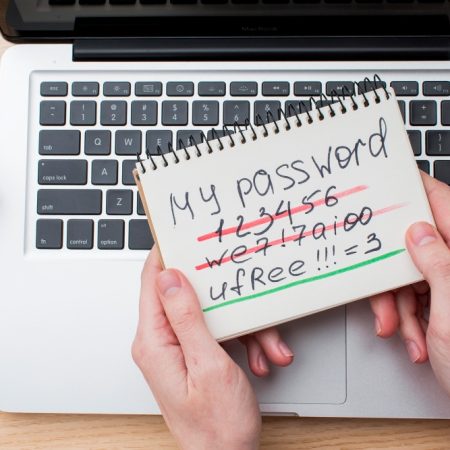 utiliser un coffre-fort de mots de passe en 2026