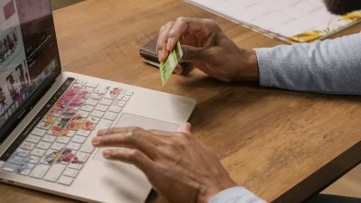 Cyber Arnaque à la Carte Bancaire Découpée